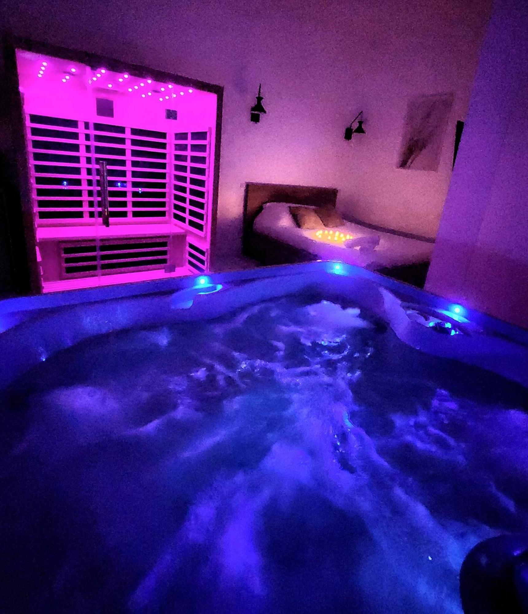 Jacuzzi Sauna Privatif * Marseilles